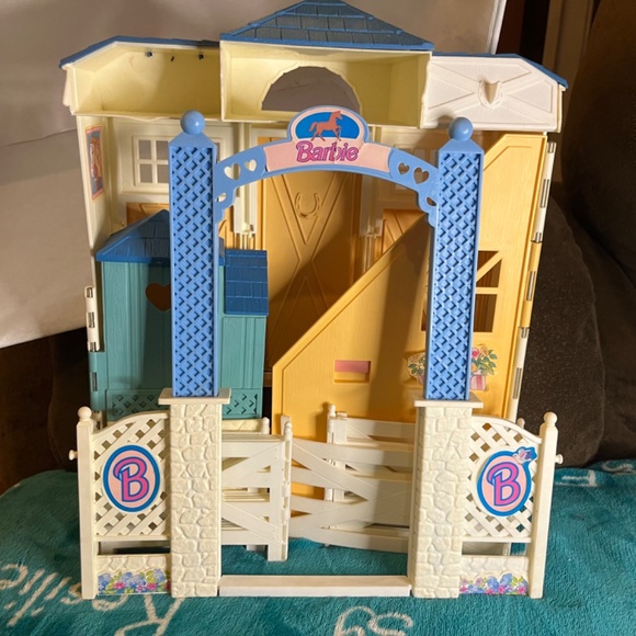 Vintage 1998 Mattel Barbie Riding Stable Horse Corral Play Set - Picture 13 of 15